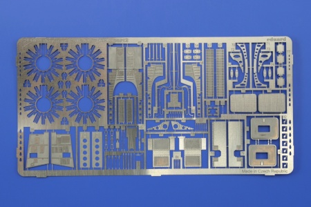 2110ED Самолет Liberator B.Mk.VI in CBI EDUARD