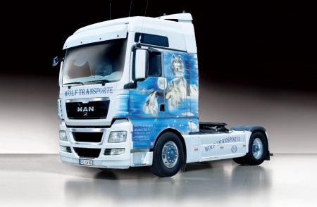 3921ИТ Грузовик  MAN TGX XXL WOLF TRANSPORTE Italeri