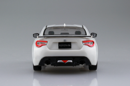 05418 Toyota 86 (Crystal White Pearl) Aoshima