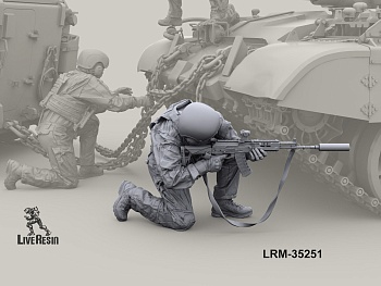 LRM35251 Современный Российский танкист - ведет огонь из под колеса (Не для свободной продажи)