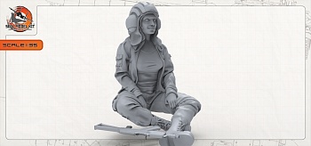 smk35016 девушка-танкистка РФ (1 фигура) (Не для свободной продажи)