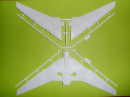 14406 Ильюшин-62М, Пассажирский самолет ВВС Германии ICM 14406 Ильюшин-62М, Пассажирский самолет ВВС Германии ICM