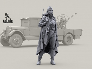 LRM35190 Девушка-зенитчица в карауле