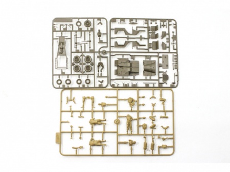89767 Советский военный автомобиль газ 67Б с офицерами, пулеметчиками и вооружением, всего 8 фигур Tamiya