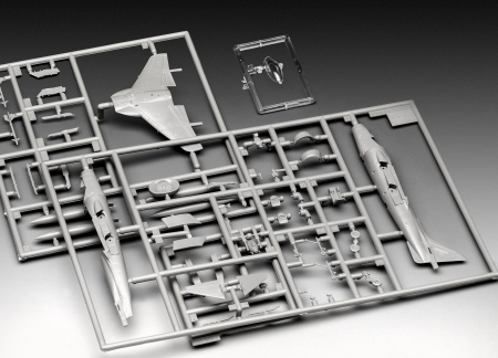 03887RE Штурмовик ВВП BAe Harrier GR.7 Revell