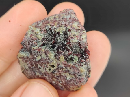 AAM0044 Кристаллы шпинели техногенного происхождения, Средний Урал.