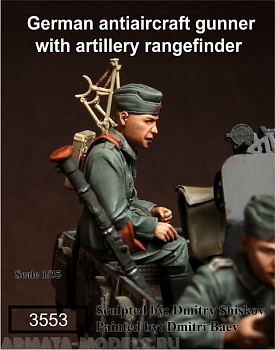 3553SOGA German antiaircraft gunner with artillery rangefinder
