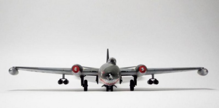 72023 Средний бомбардировщик Канберра ARK model