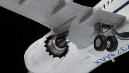 7026 Пассажирский авиалайнер Боинг 737-8 max™ 1/144 Звезда