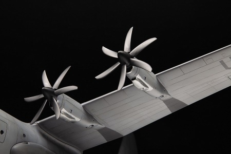 7325 Военно-транспортный самолет С-130J Звезда