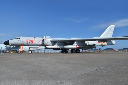 03930P Xian H-6K Strategic Bomber Trumpeter