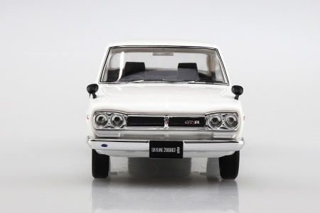 05883 Nissan Skyline 2000 GT-R (White) Aoshima