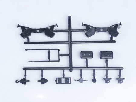 1030KIT Сборная модель Автокран ЛАЗ-690 (на шасси ЗИЛ-164) Start scale models (SSM)