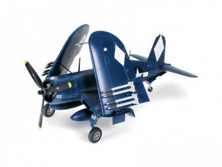 61085 Vought F4U-1D Corsair with Moto Tug Tamiya