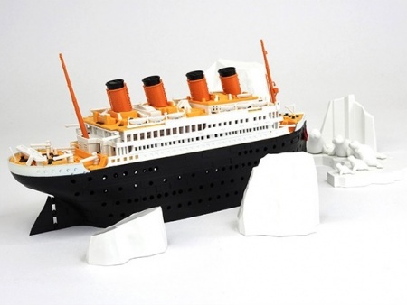 SL-001 Titanic - Seal & Iceberg Scene Suyata