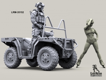 LRM35152 Военнослужащий современных армий на квадроцикле Live Resin