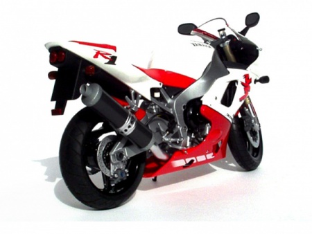 14073 Yamaha YZF-R1 Tamiya