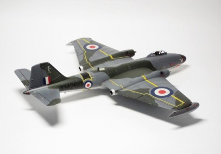 72023 Средний бомбардировщик Канберра ARK model