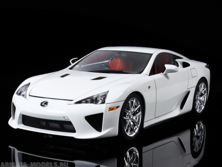 24319 Lexus LFA c набором фототравления Tamiya