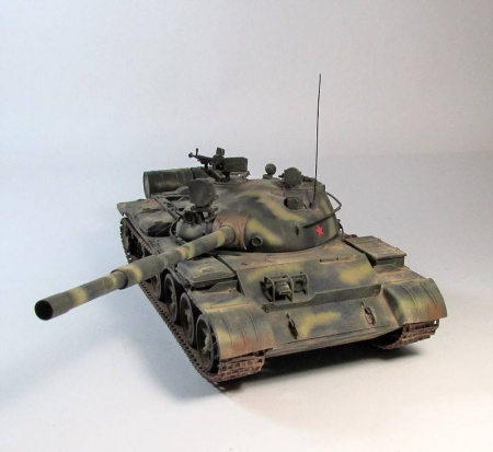 35108 Советский танк Т-62А с фигурой Tamiya