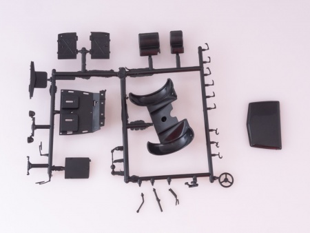 7057AVD Сборная модель МАЗ-200В с полуприцепом МАЗ-5215 AVD Models