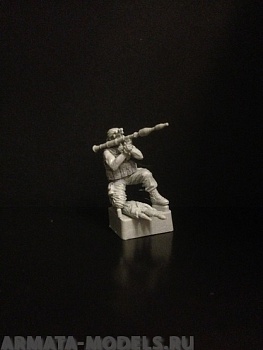 5012ТБ Боец на одном колене с гранатометом