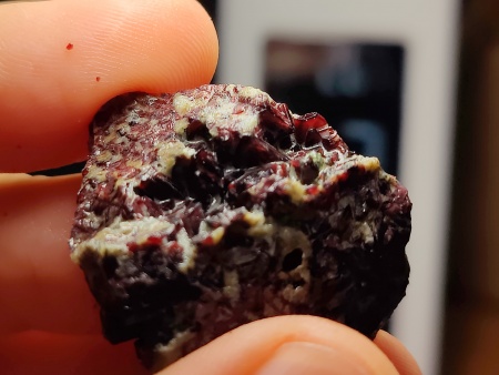 AAM0044 Кристаллы шпинели техногенного происхождения, Средний Урал.