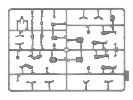 35338 FCM 36 с французским танковым экипажем ICM