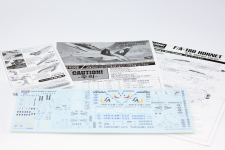 12422  Самолет  F/A-18D+ Хорнет Academy