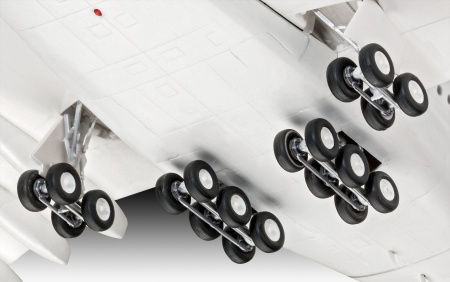 03872RE Самолет Airbus A380-800 Lufthansa New Livery Revell 03872RE Самолет Airbus A380-800 Lufthansa New Livery Revell