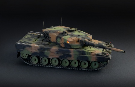 35106ИТ Танк War Thunder: LEOPARD 2A4 Italeri