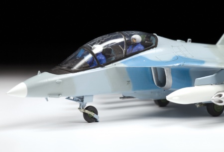 7307 Российский учебно-боевой самолет Як-130 Звезда