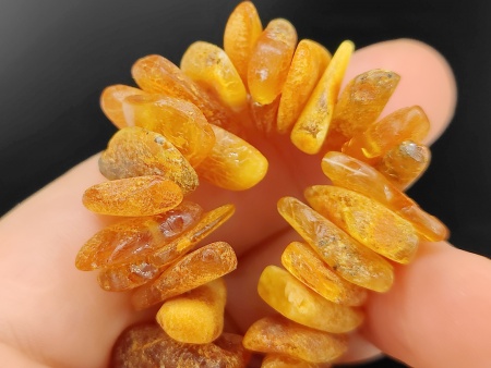 AAM0045 Бусы из необработанного янтаря 