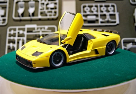05899 Lamborghini Diablo GT '99 Aoshima