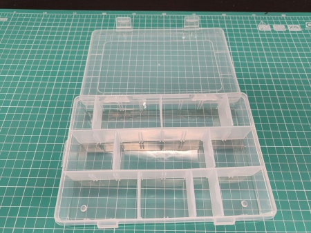 MW-BOX05 Прозрачный пластиковый ящик (с 24 ячейками) 19х12.5х4см