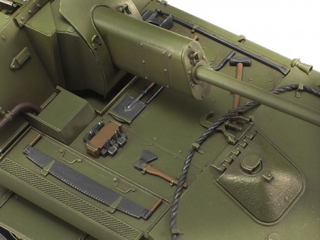 35348 Советское самоходное орудие СУ-76М, с тремя фигурами, наборные траки. Tamiya