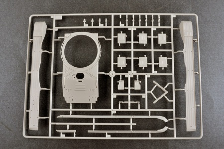 09601P Советский танк T-72 Урал Trumpeter
