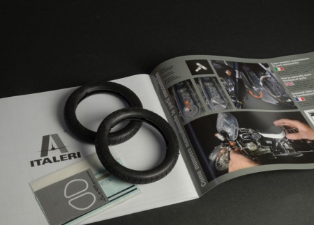 4513ИТ Мотоцикл Moto Guzzi V850 Califor Italeri