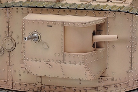 30057 Английский танк Mk.IV Male с пятью фигурами (набор 35339). В комплекте моторчик с редуктором. Tamiya