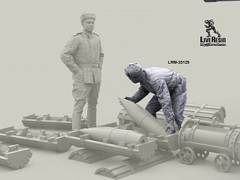 LRM35129 Советский артиллерист - разгружающий снаряды