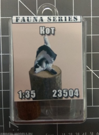MT23504 Вылизывающийся кот (белый металл, окрашено кистью) Mini Tank