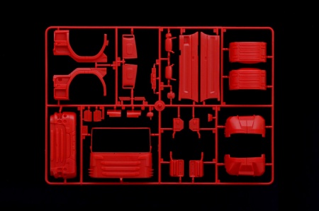 3882ИТ Грузовик R560 Highline Red griffin Italeri