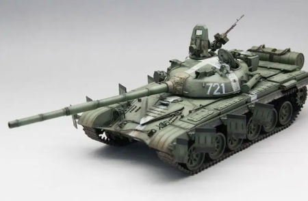 35A052 Сборная модель T-72 Ural Amusing Hobby