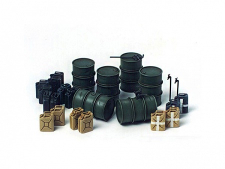 35186T Немецкие 200л бочки для топлива (6 шт.), 20л канистры для воды и топлива Tamiya