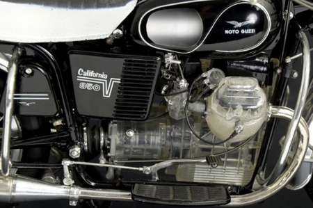 4513ИТ Мотоцикл Moto Guzzi V850 Califor Italeri