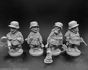 CHM-50.02. Шаржевая миниатюра. WW1: Германская Армия, набор №1 (штурмовики). В комплекте 4 фигуры. 50 мм. Материал - смола. CHM-50.02. Шаржевая миниатюра. WW1: Германская Армия, набор №1 (штурмовики). В комплекте 4 фигуры. 50 мм. Материал - смола.