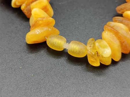 AAM0045 Бусы из необработанного янтаря 