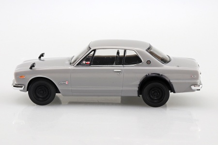 05882 Nissan Skyline 2000 GT-R (Silver) Aoshima