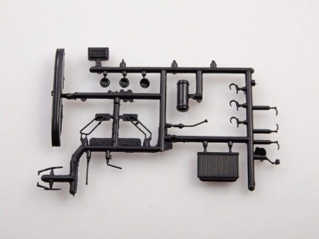 1520AVD Сборная модель ЗИЛ-130В1 седельный тягач AVD Models