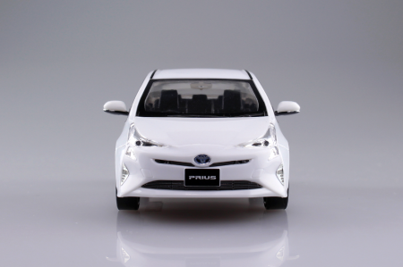 05416 Toyota Prius XW30 (Super white II) Aoshima